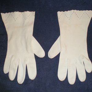 Vintage 1950's Short White Eyelet Dress Gloves